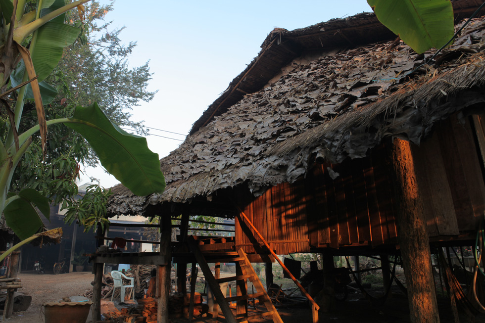 カレン族の高床式住居