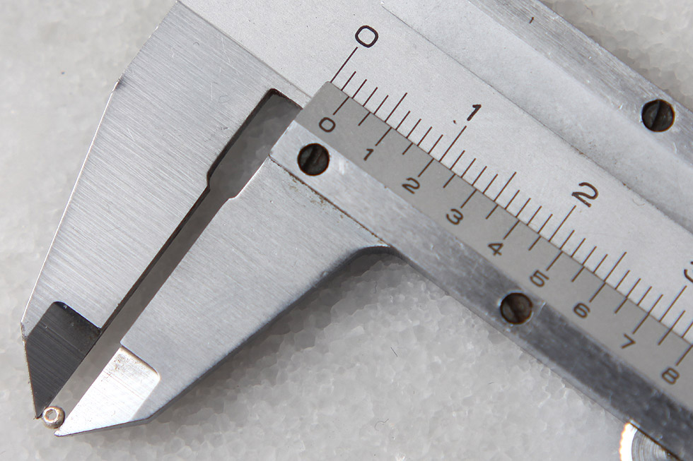 ノギスでビーズをはかる