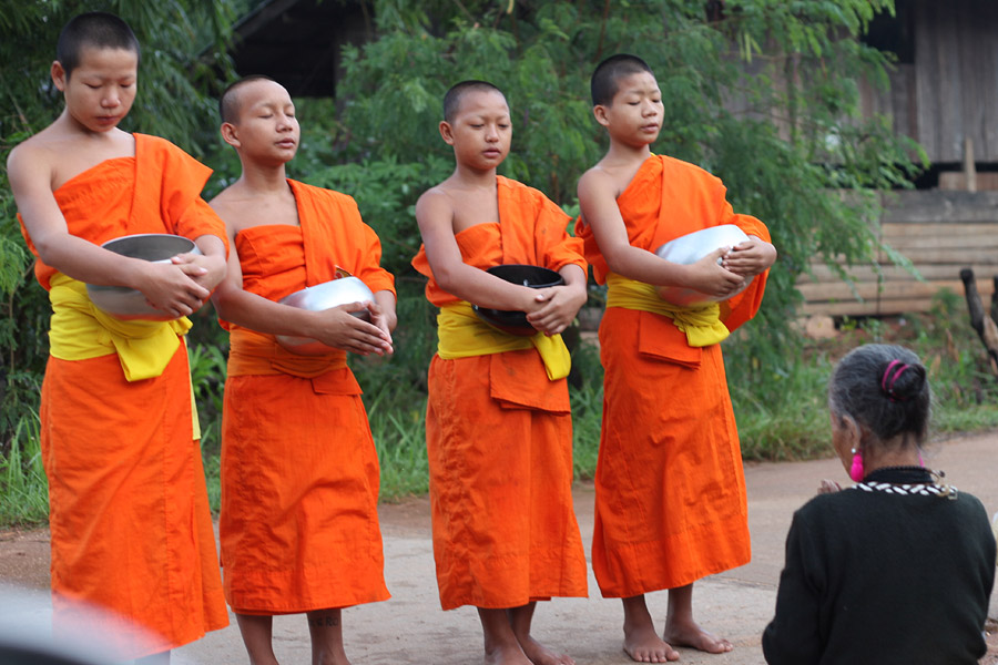 タイの少年僧