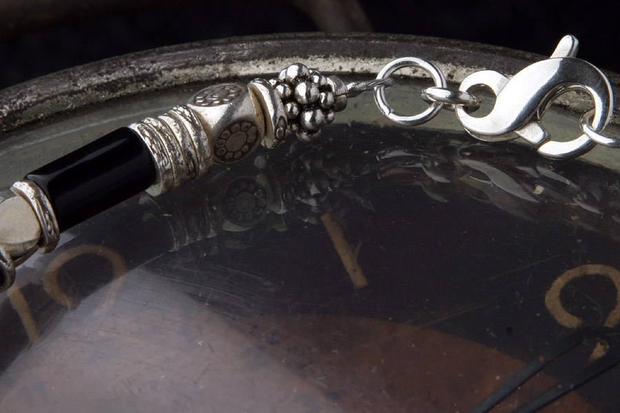 カレン族シルバー 勝利をもたらす石 ブラックアゲート ビーズ ブレスレット アンクレット 貝を模した古い銀貨 SV950 a06-64