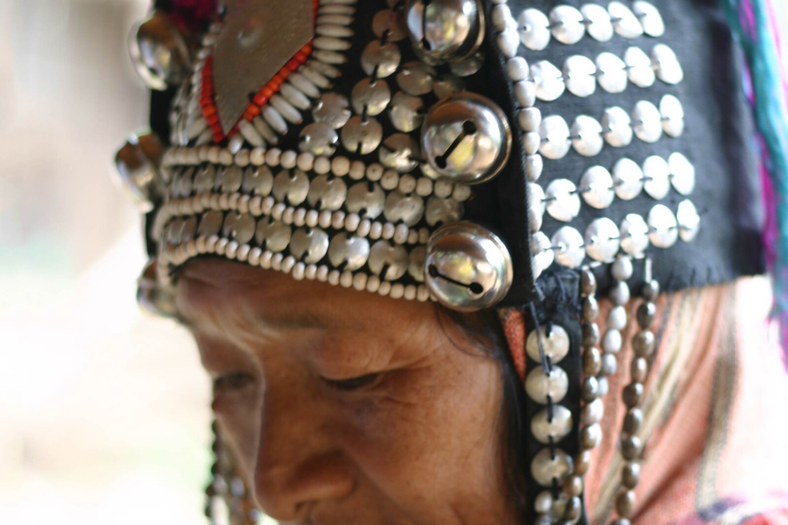 akha head ornament