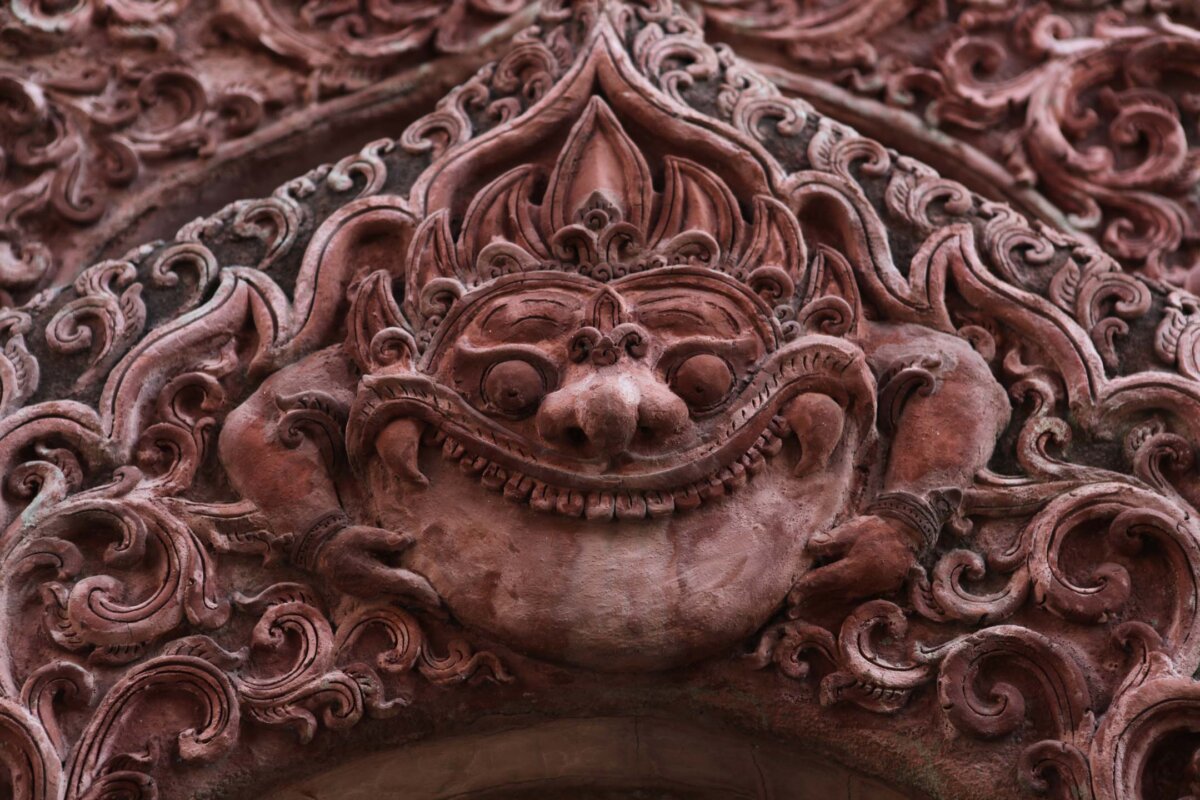 gargoyle relief on gate of wat phan tao