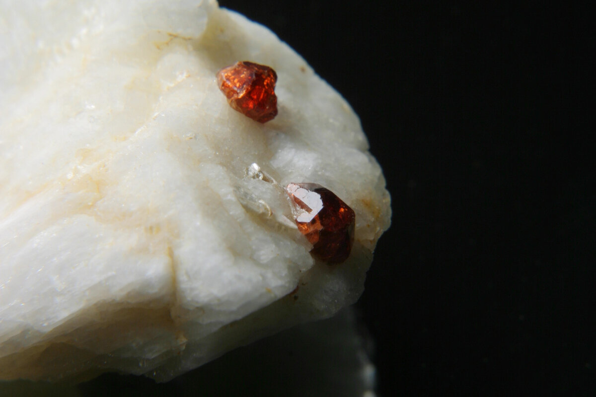 rough red garnet