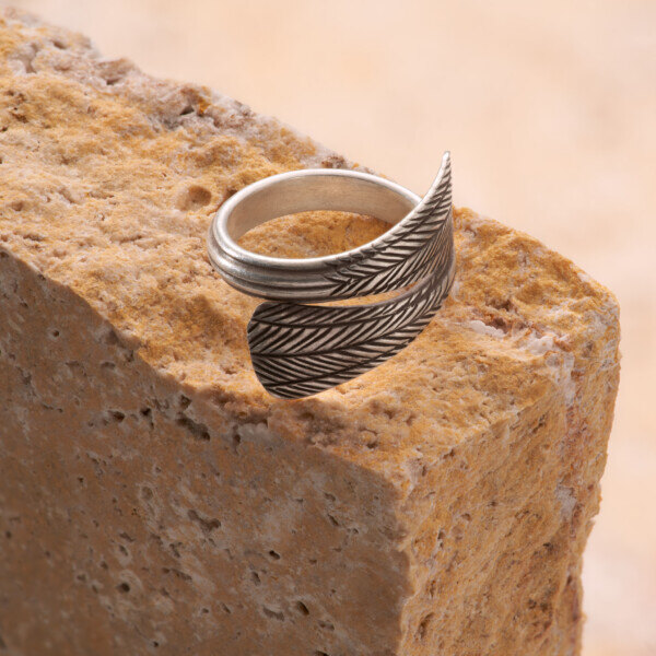 カレン族シルバー リング 9号～23号 フリーサイズ 指輪 幅広 羽根文様 SV950 a07-80