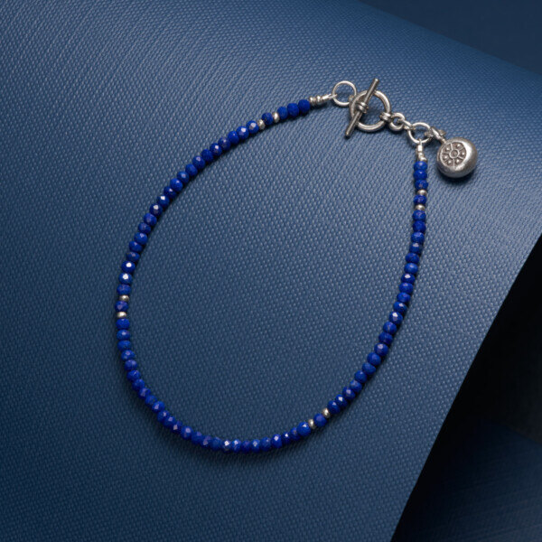 カレン族シルバー フェルメールを虜にした青 ラピスラズリ カッティング ビーズ ブレスレット アンクレット 民族文様チャーム SV950 a06-72