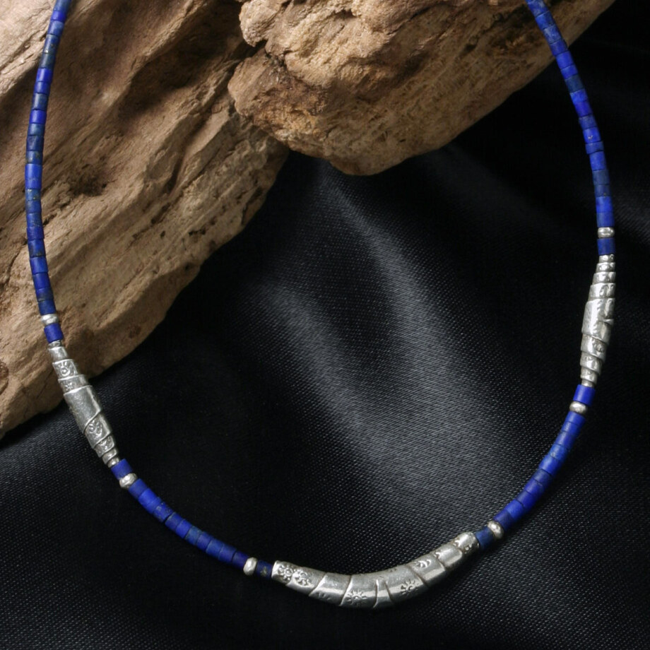 カレン族シルバー 群青の瑠璃 ラピスラズリ ビーズ ネックレス 三日月形トップ SV950 a03-28