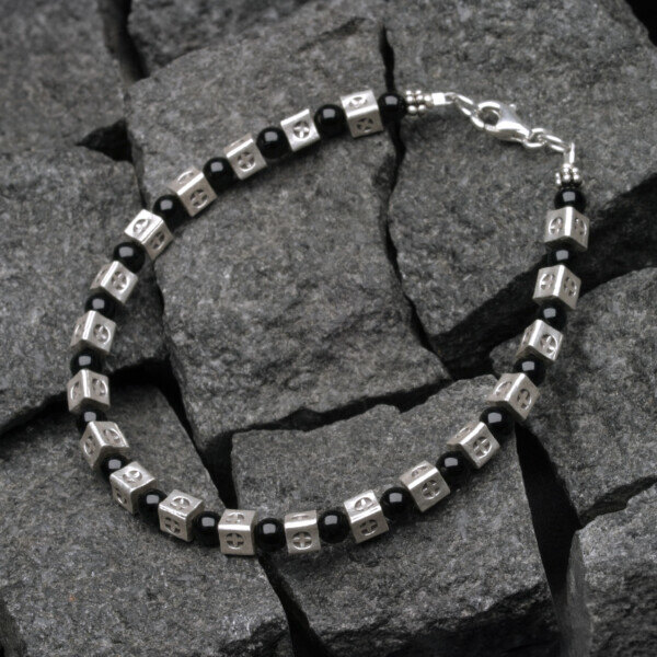 カレン族シルバー 漆黒の輝き オニキス ビーズ ブレスレット アンクレット 車輪文様 魔除け SV950 a06-19