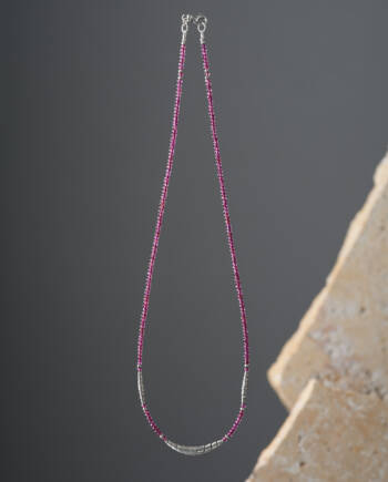 カレン族シルバー 鮮やかな赤紫 ロードライトガーネット ビーズ ネックレス 三日月形トップ SV950 a03-62