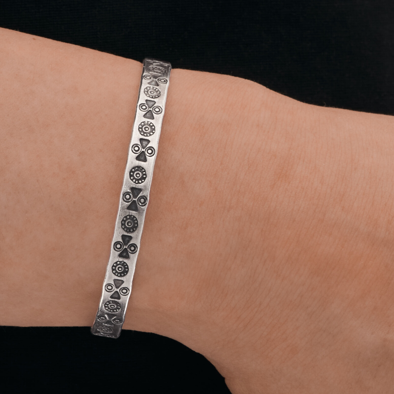 カレン族シルバー バングル フリーサイズ 極太 太め 民族文様 SV950