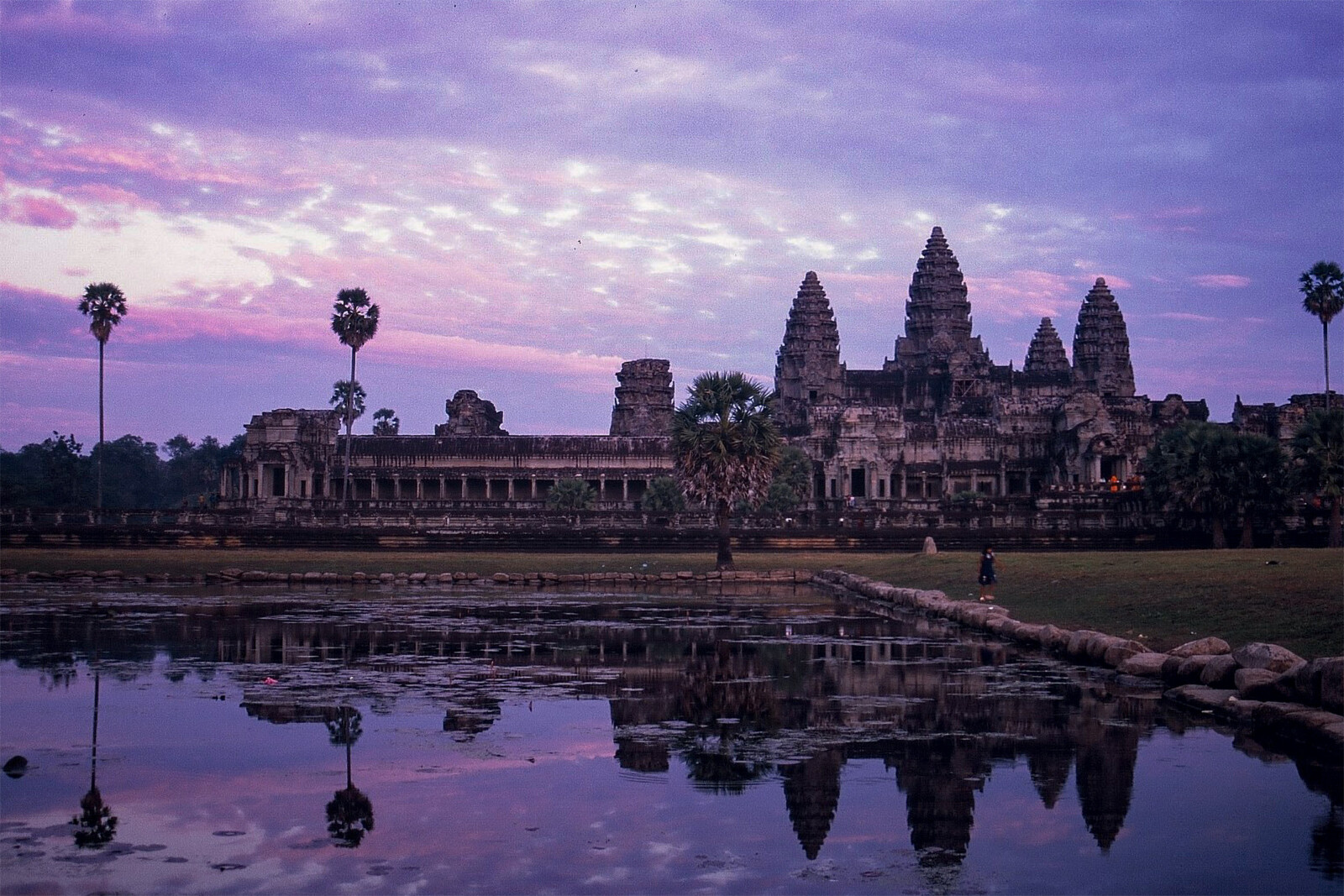 暮れなずむアンコールワット