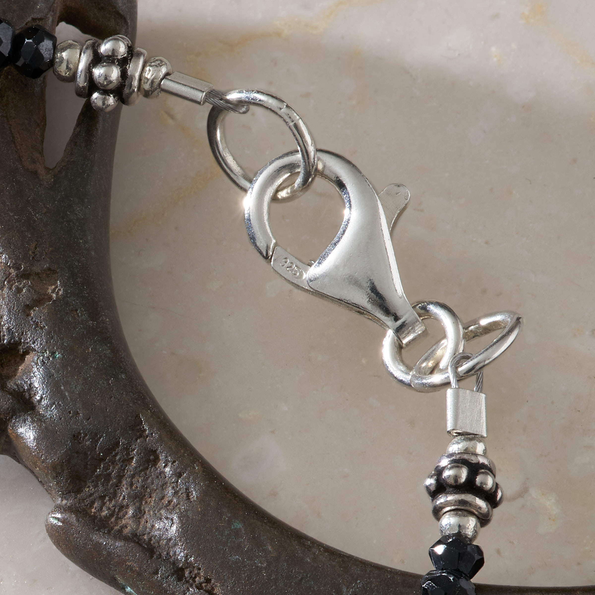 カレン族シルバー 漆黒のきらめき ブラックスピネル ビーズ ブレスレット SV950 a06-81 - 留め具