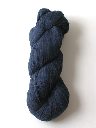 藍で染めた手紡ぎ糸