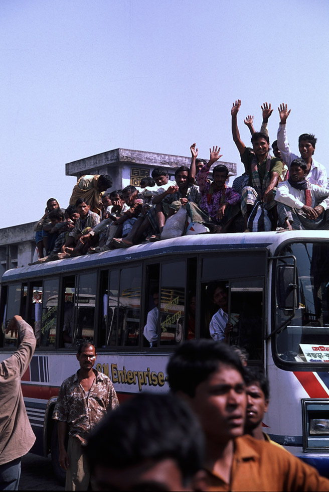 バングラデシュのバス